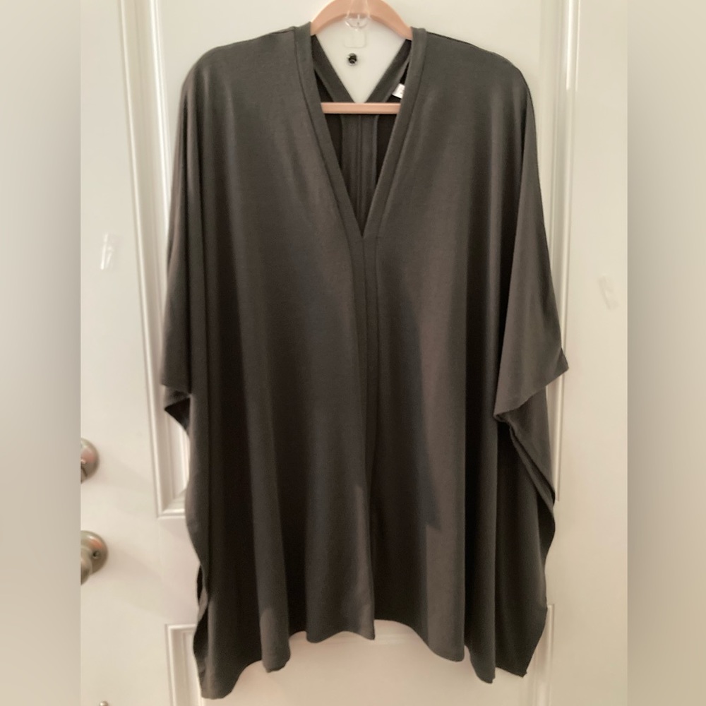 Zenana V-Neck Poncho Top Women’s Plus Size 1X Charcoal Grey